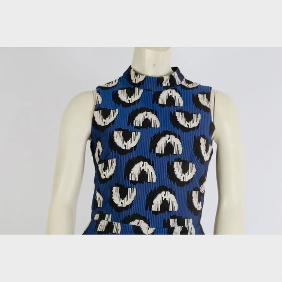 Hunter Bell Dress - Picture 3 of 7